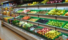 میوه‌های خارجی در سوپرمارکت‌ها به فروش می‌رسند و دولت توجهی‌ نمی‌کند!
