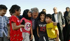 نجوای کودک بوشهری در گوش وزیر تعاون