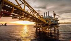رویترز: ترور سردار سلیمانی قیمت نفت را افزایش داده و روند افزایش قیمت همچنان ادامه دارد